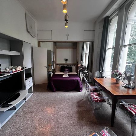 Hyde Park Studio Has Private Balcony With Tranquil Garden View London Eksteriør bilde