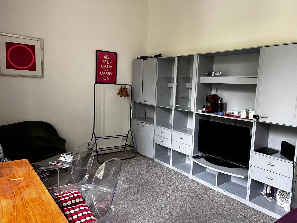 Hyde Park Studio Has Private Balcony With Tranquil Garden View London Eksteriør bilde