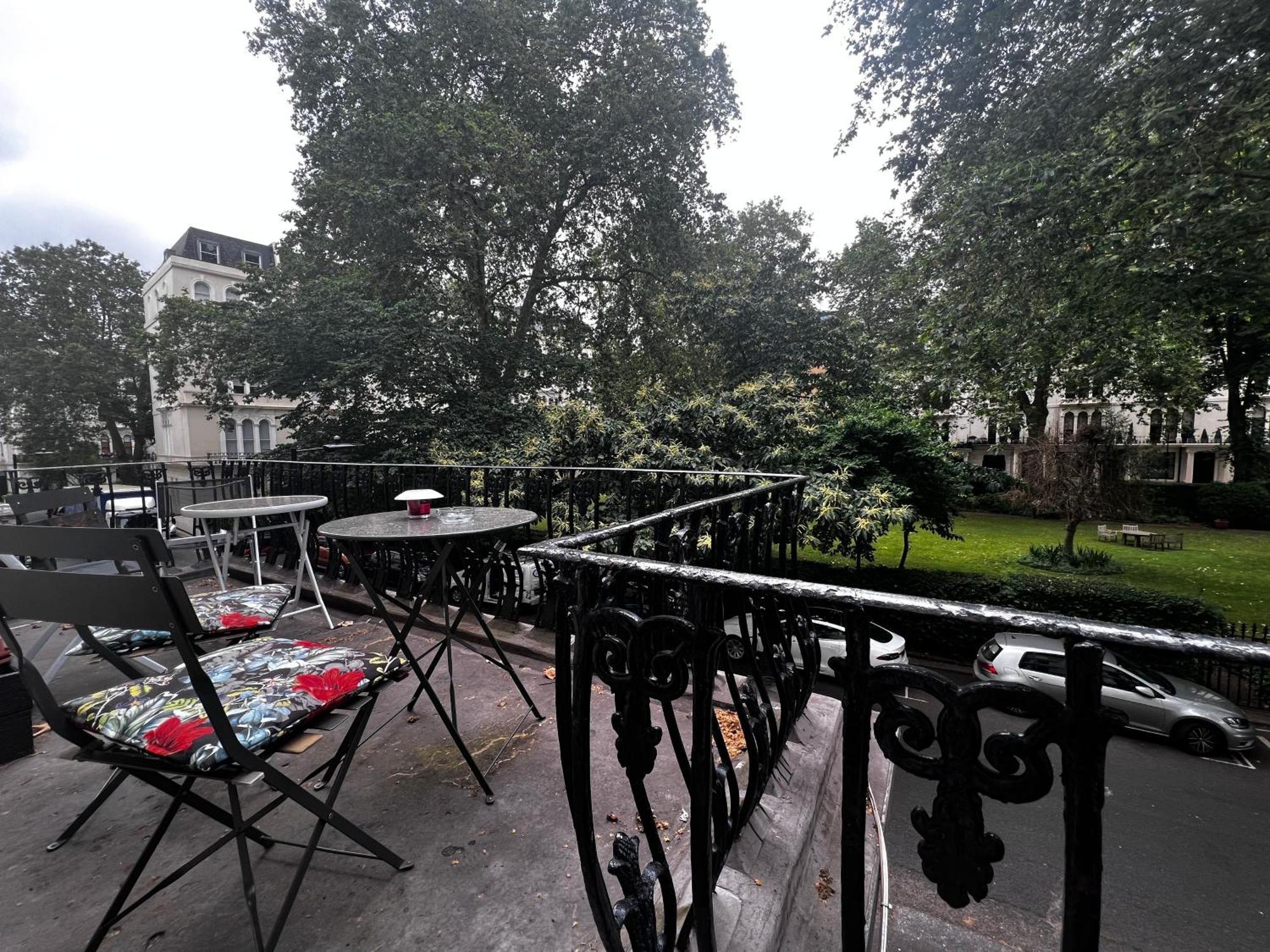 Hyde Park Studio Has Private Balcony With Tranquil Garden View London Eksteriør bilde